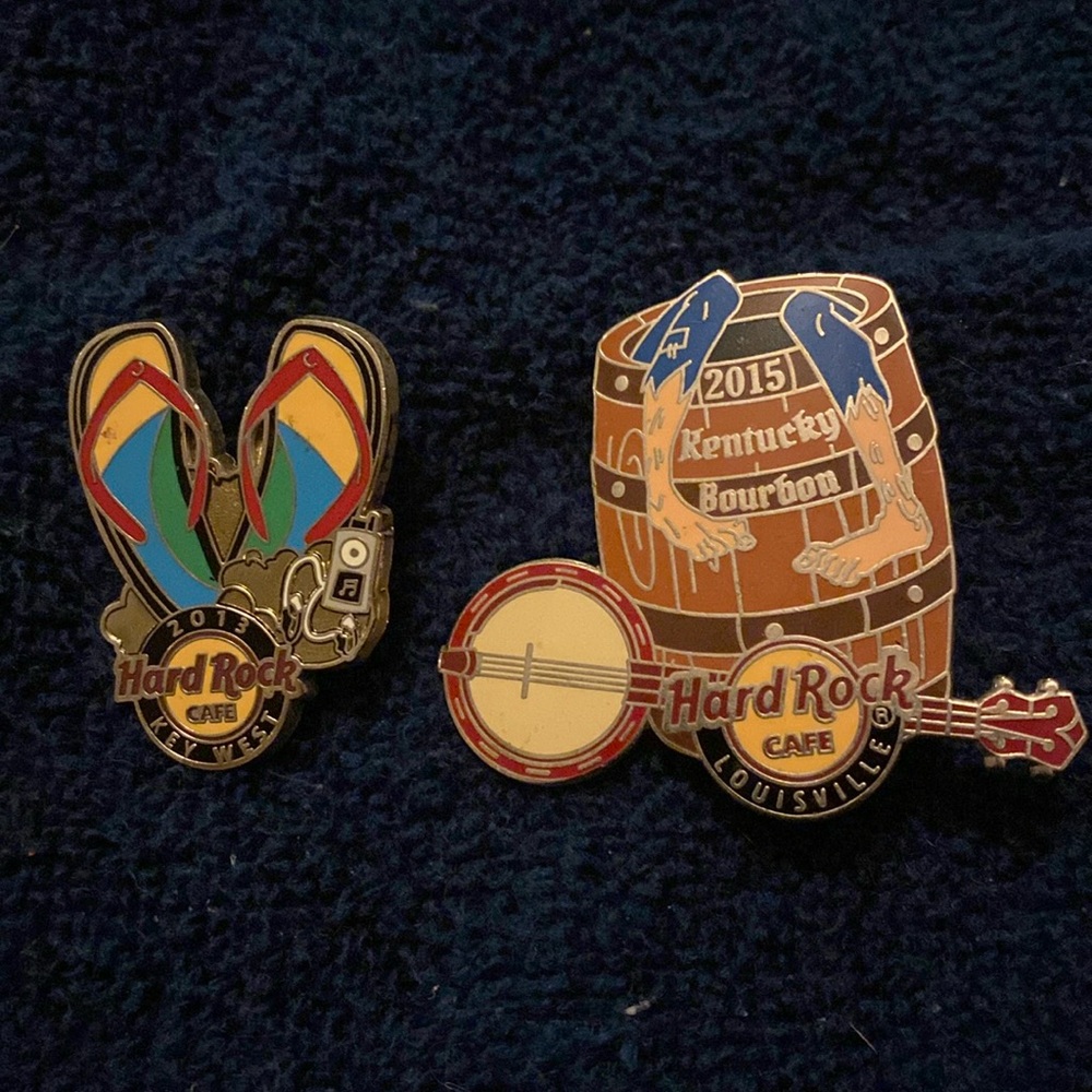 2 HR pins